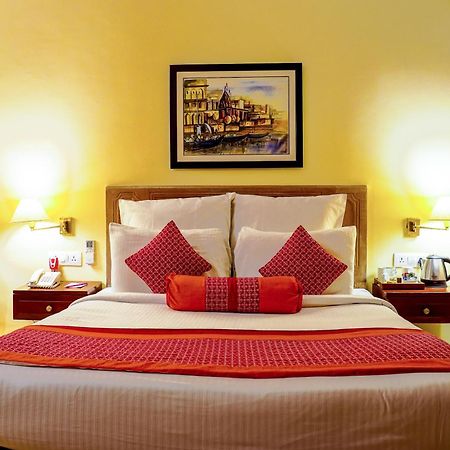 Guleria Kothi At Ganges Hotel Benares Buitenkant foto