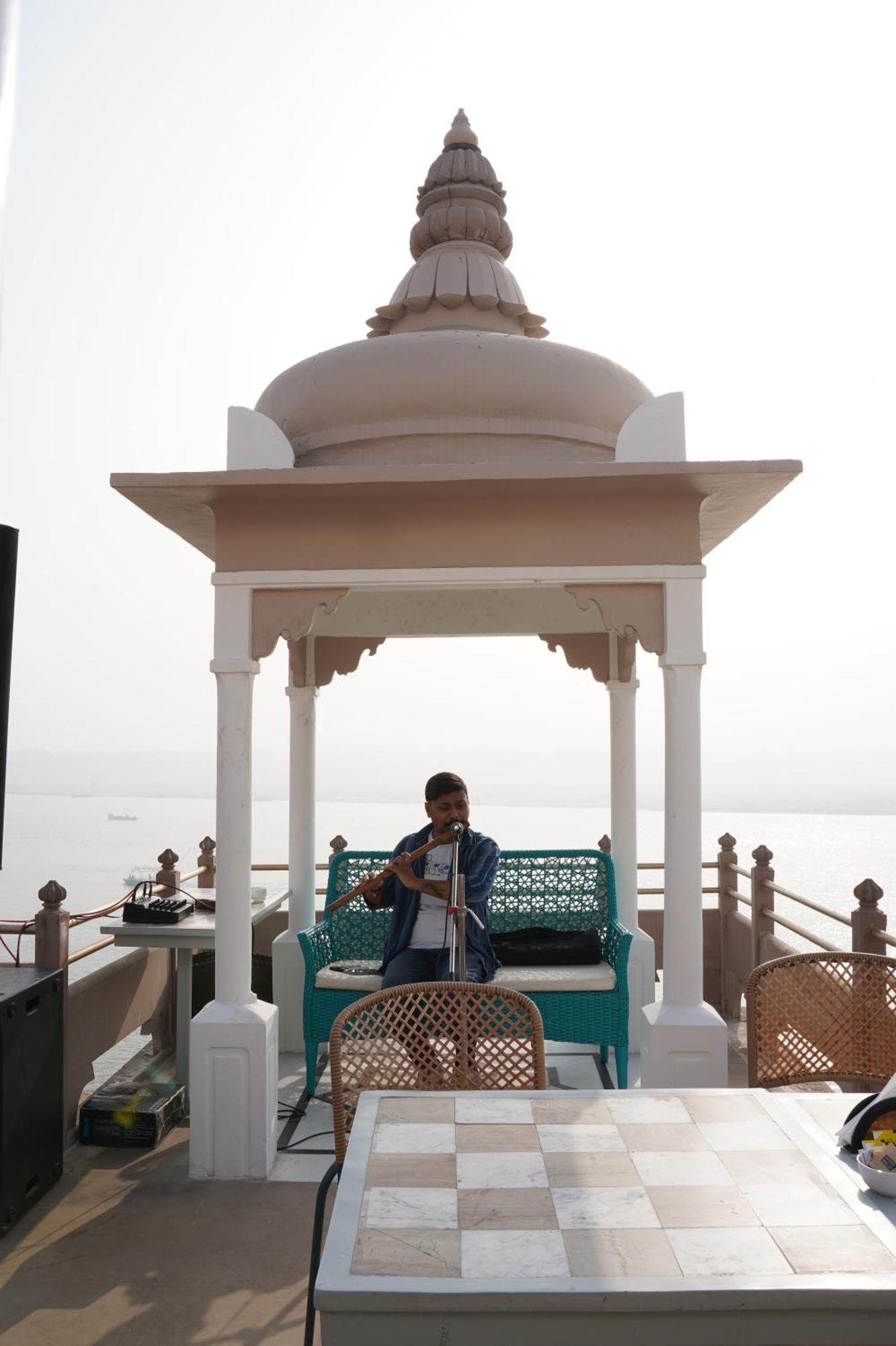 Guleria Kothi At Ganges Hotel Benares Buitenkant foto