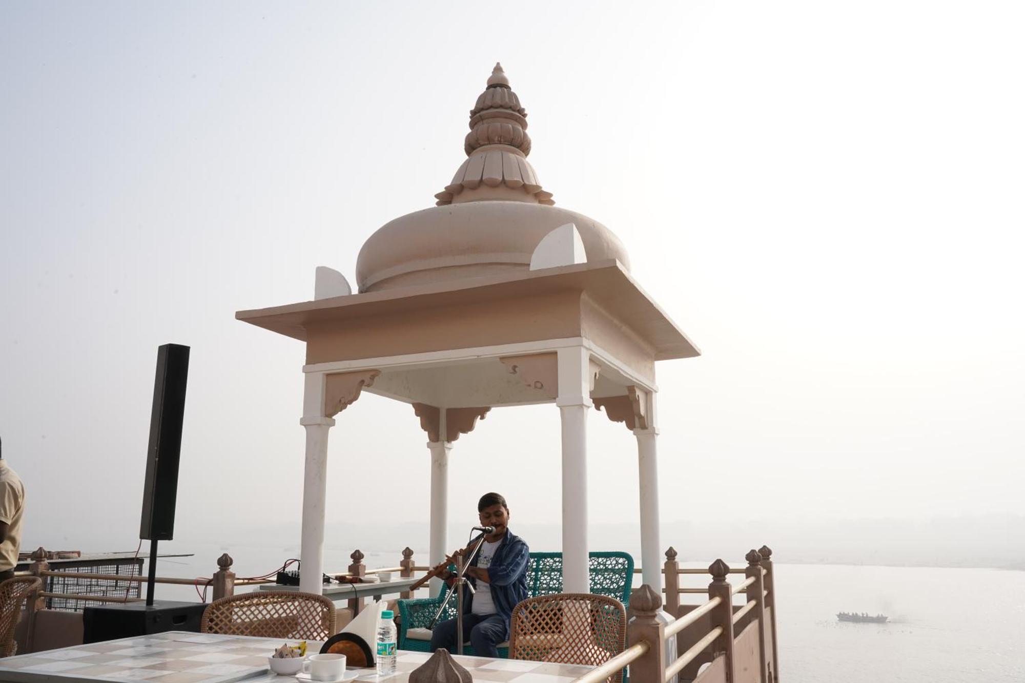 Guleria Kothi At Ganges Hotel Benares Buitenkant foto