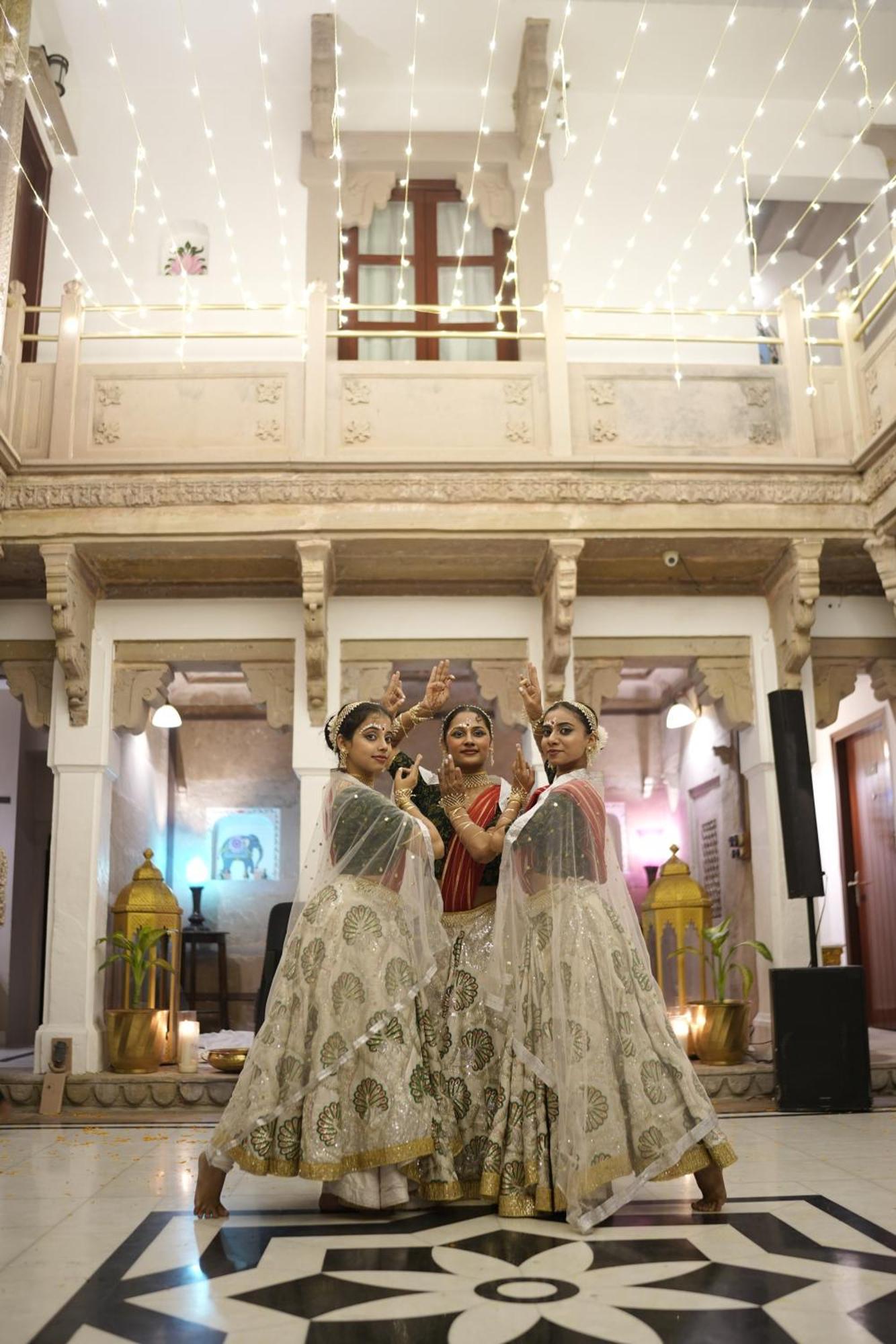 Guleria Kothi At Ganges Hotel Benares Buitenkant foto