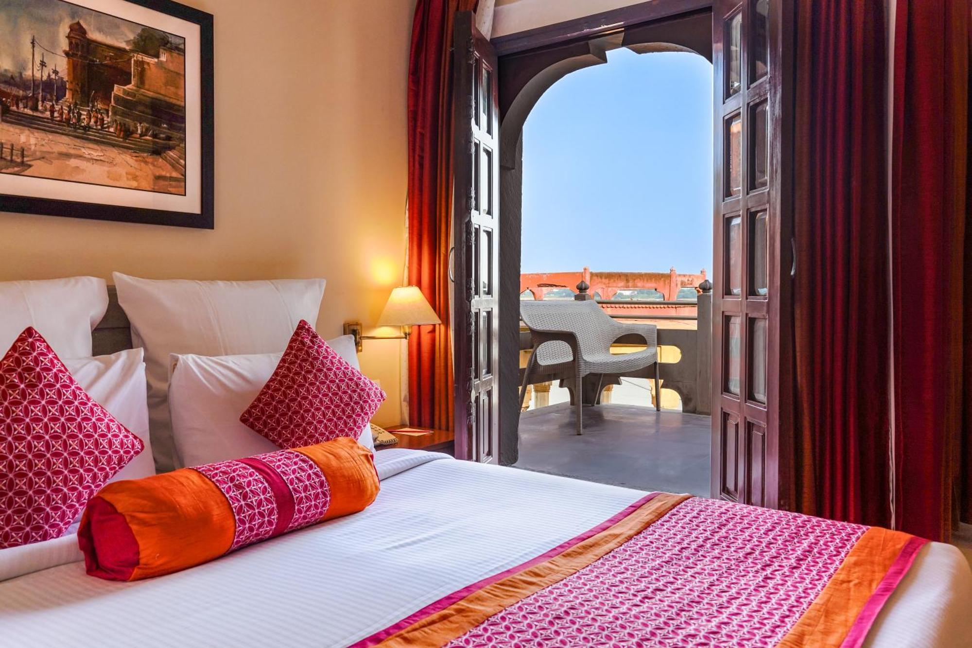 Guleria Kothi At Ganges Hotel Benares Buitenkant foto