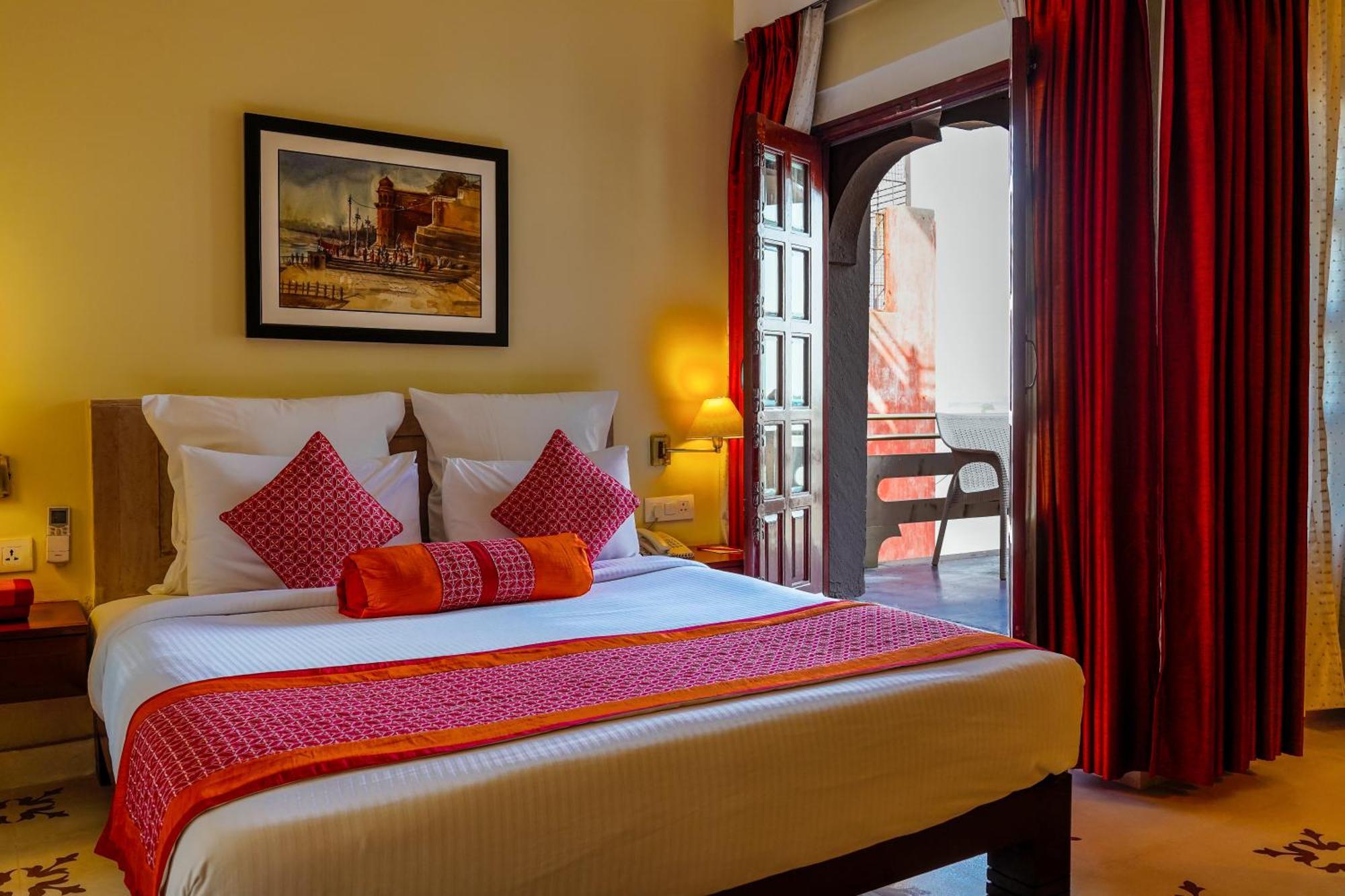 Guleria Kothi At Ganges Hotel Benares Buitenkant foto