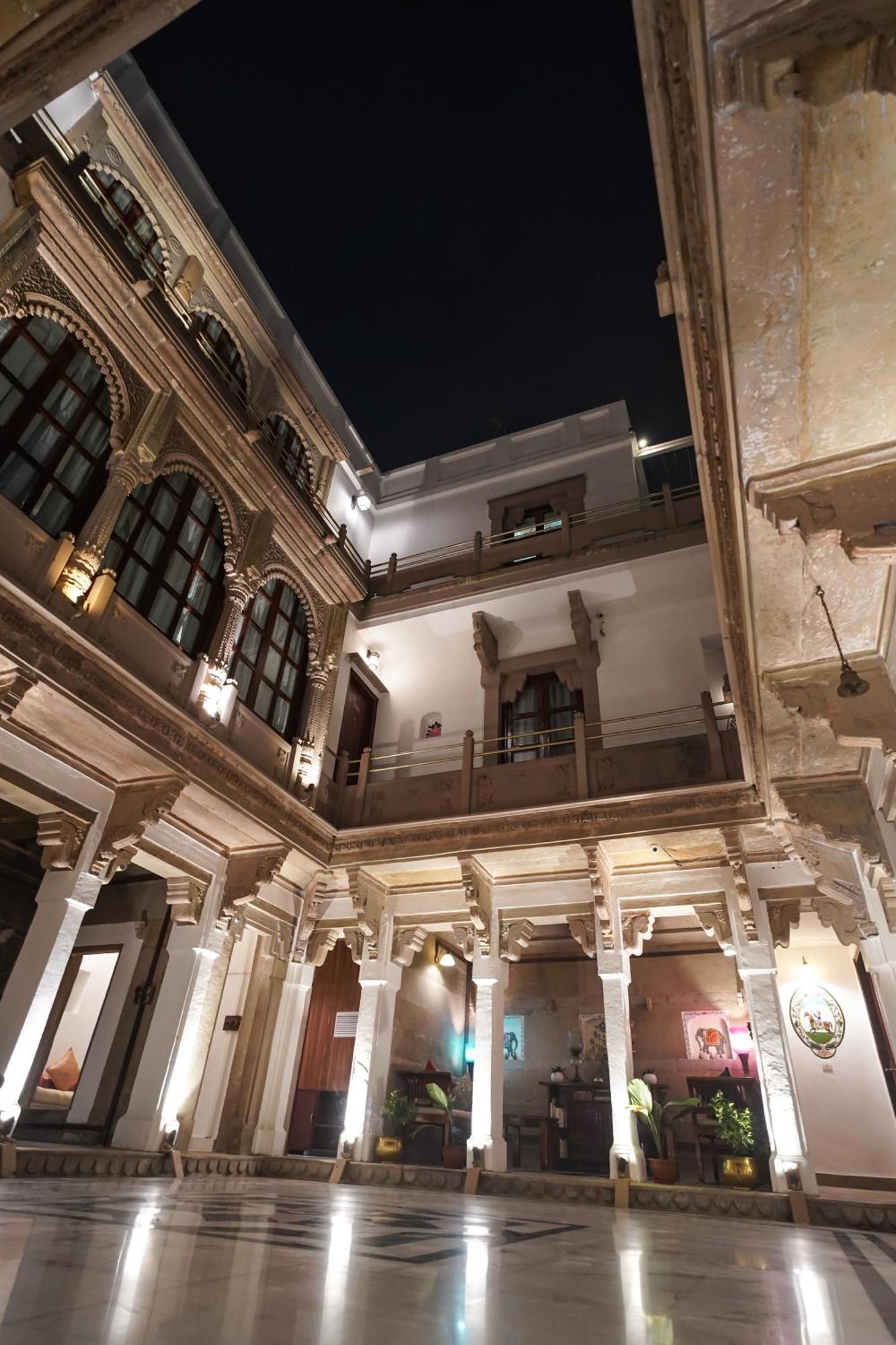 Guleria Kothi At Ganges Hotel Benares Buitenkant foto