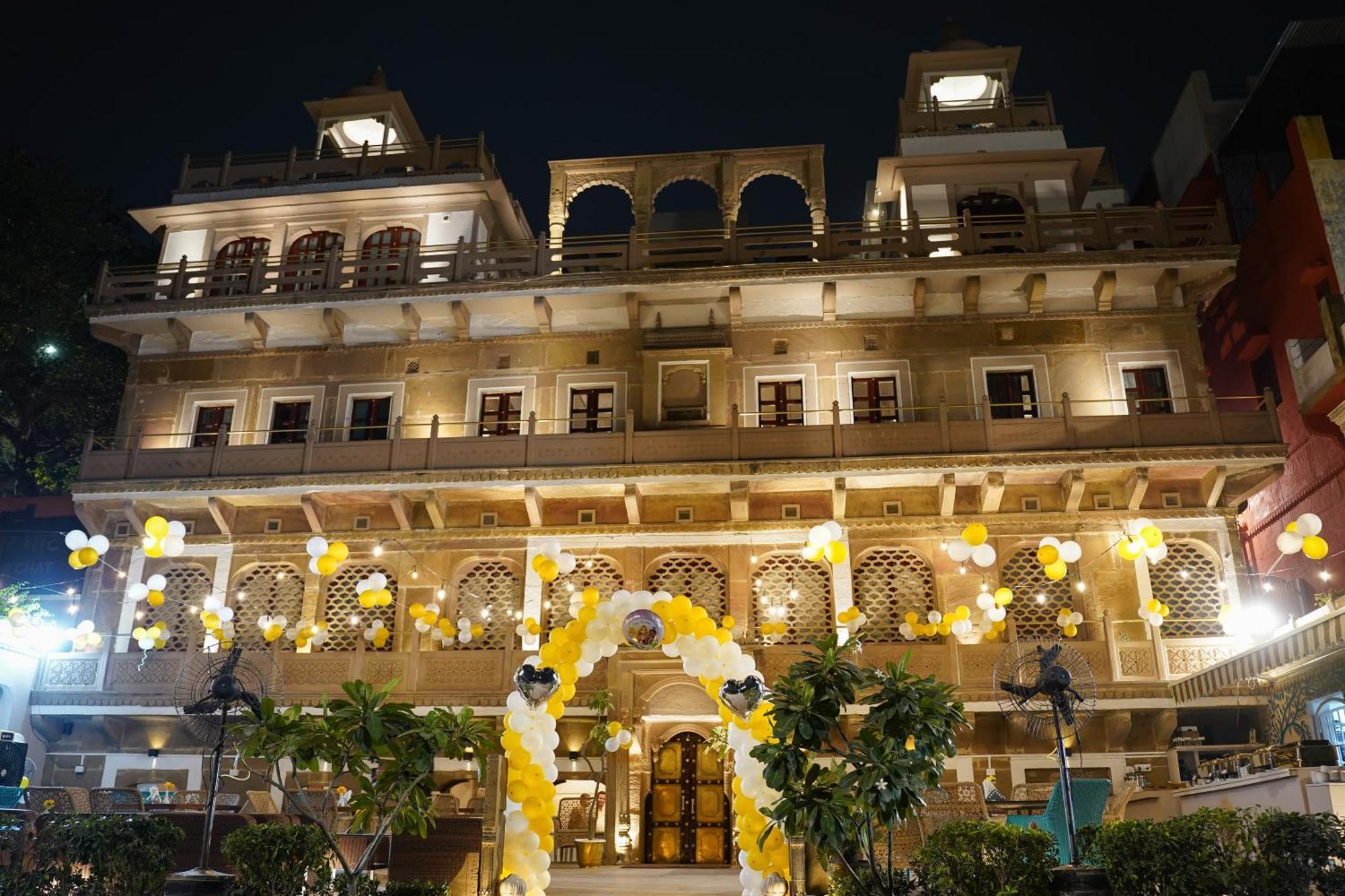 Guleria Kothi At Ganges Hotel Benares Buitenkant foto