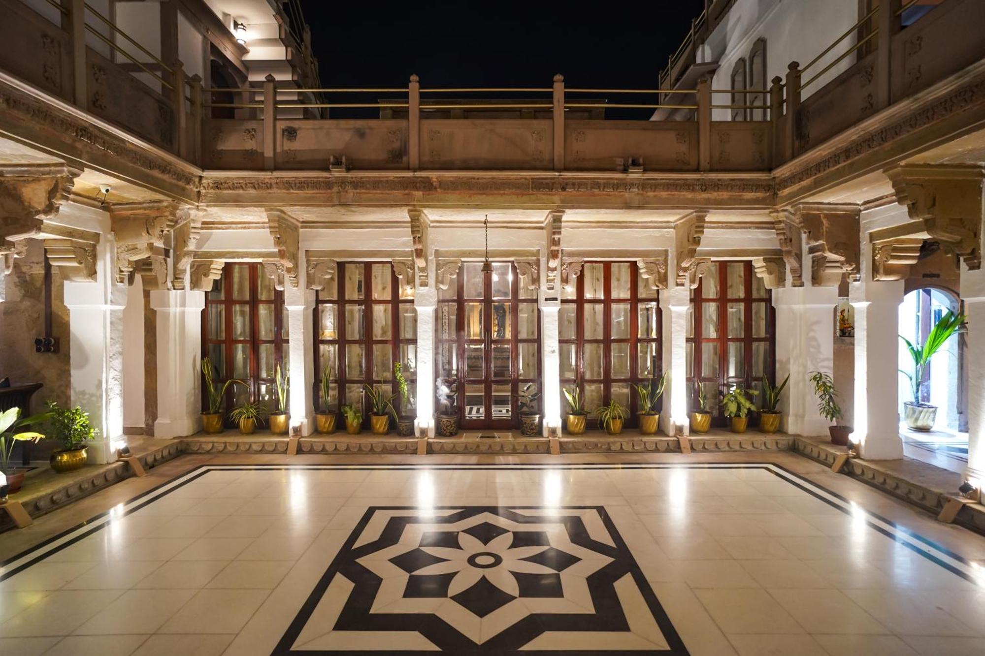 Guleria Kothi At Ganges Hotel Benares Buitenkant foto