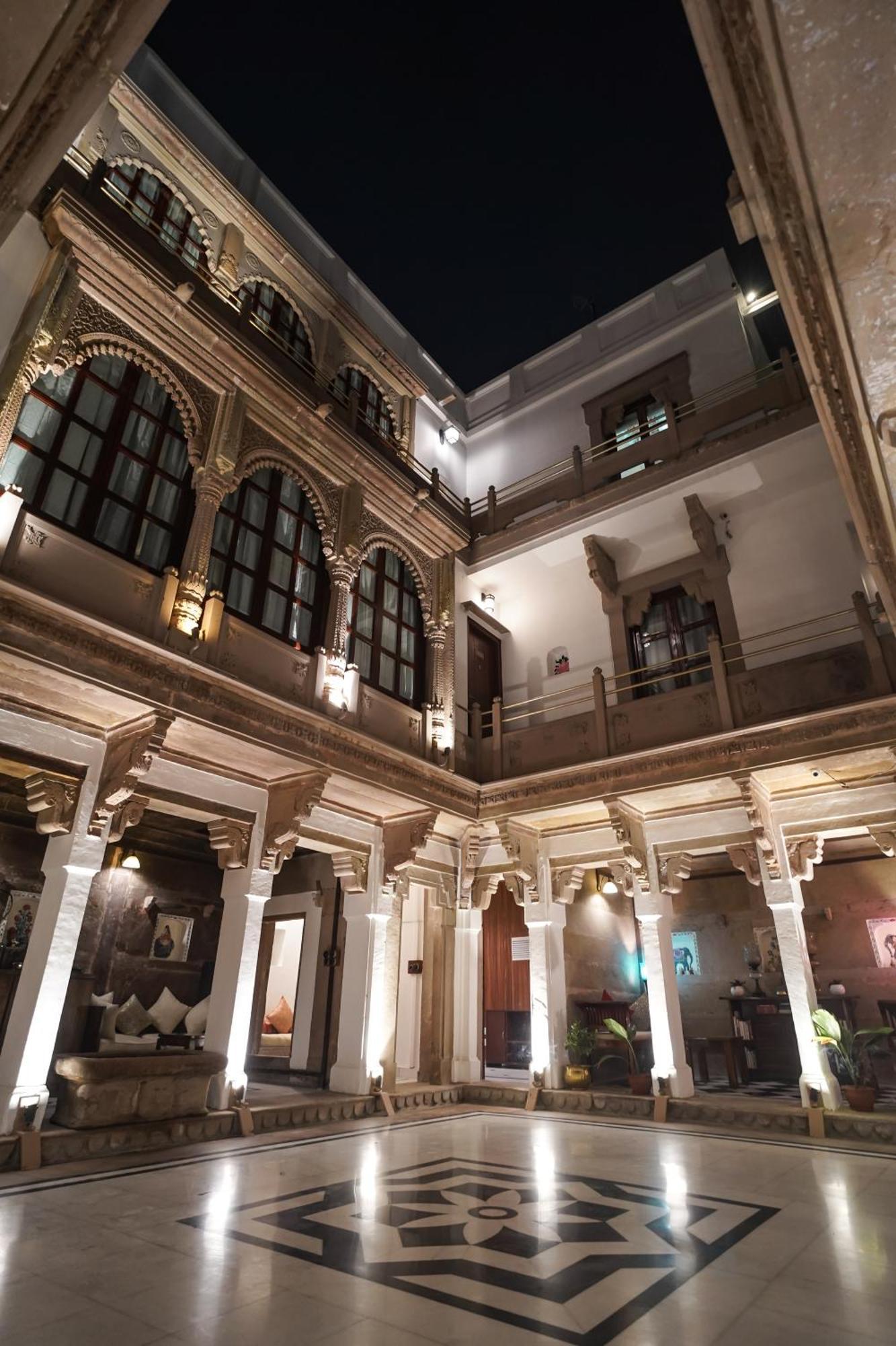 Guleria Kothi At Ganges Hotel Benares Buitenkant foto
