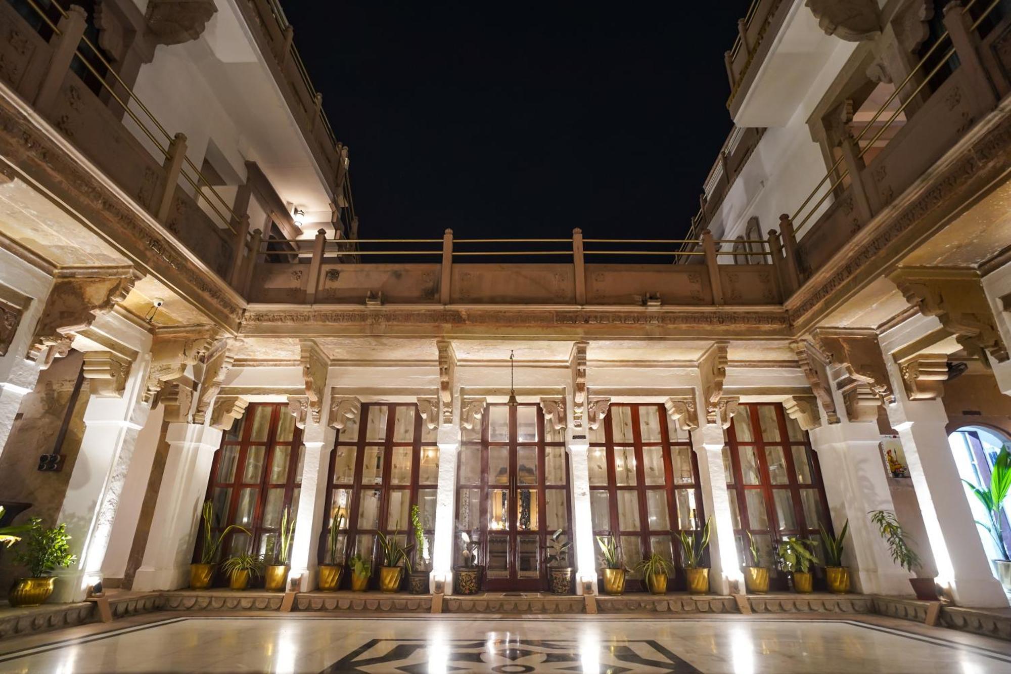 Guleria Kothi At Ganges Hotel Benares Buitenkant foto