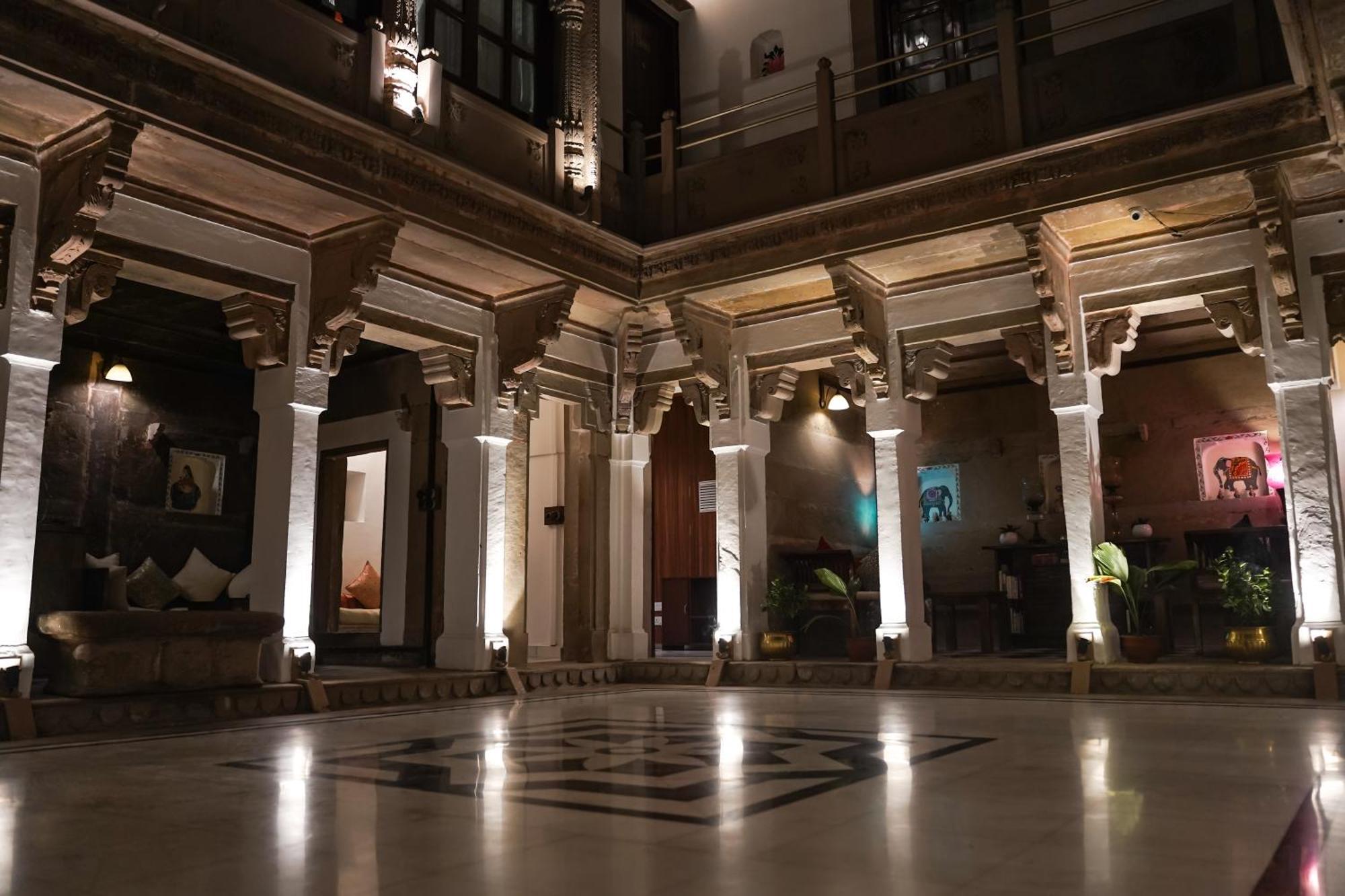 Guleria Kothi At Ganges Hotel Benares Buitenkant foto