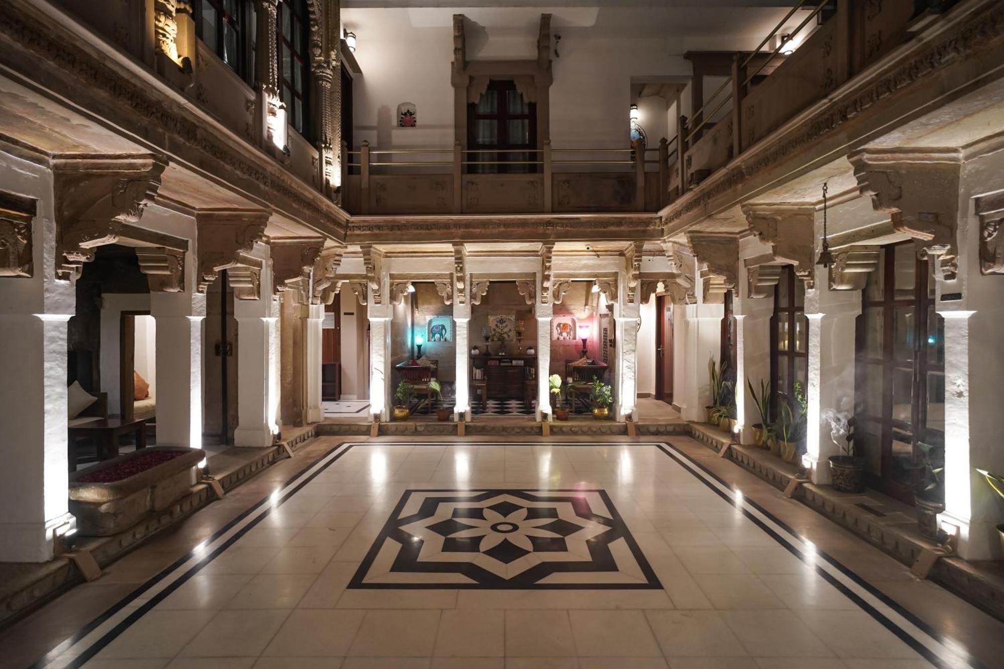 Guleria Kothi At Ganges Hotel Benares Buitenkant foto