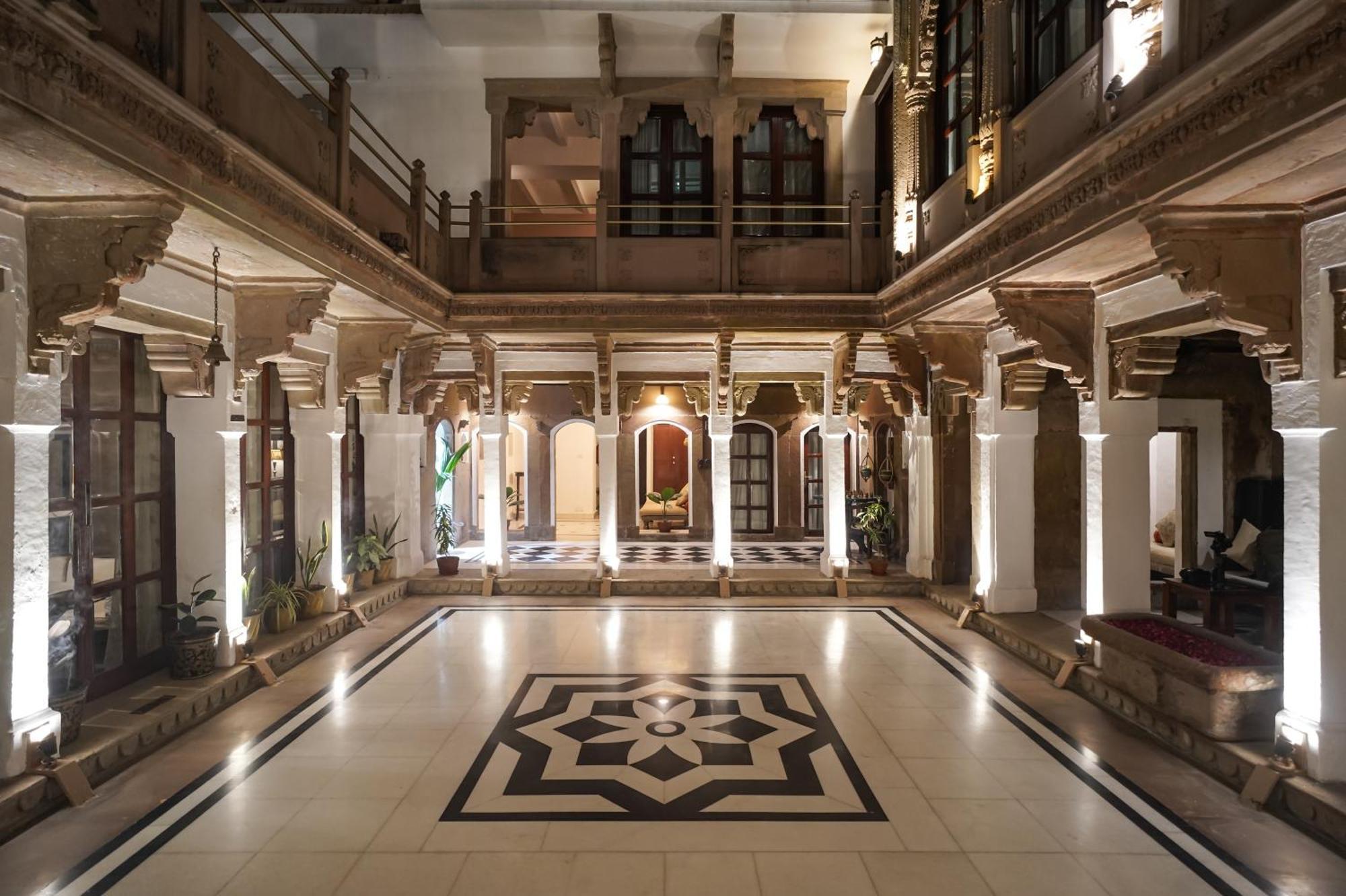 Guleria Kothi At Ganges Hotel Benares Buitenkant foto