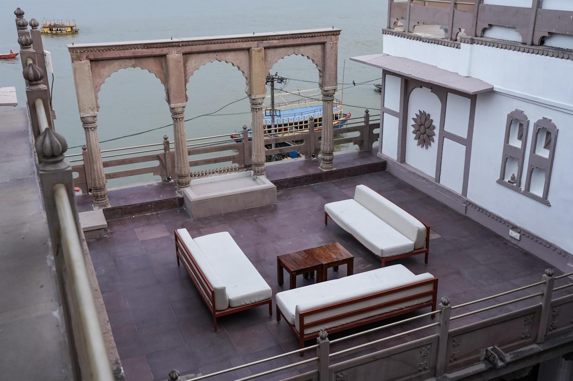 Guleria Kothi At Ganges Hotel Benares Buitenkant foto