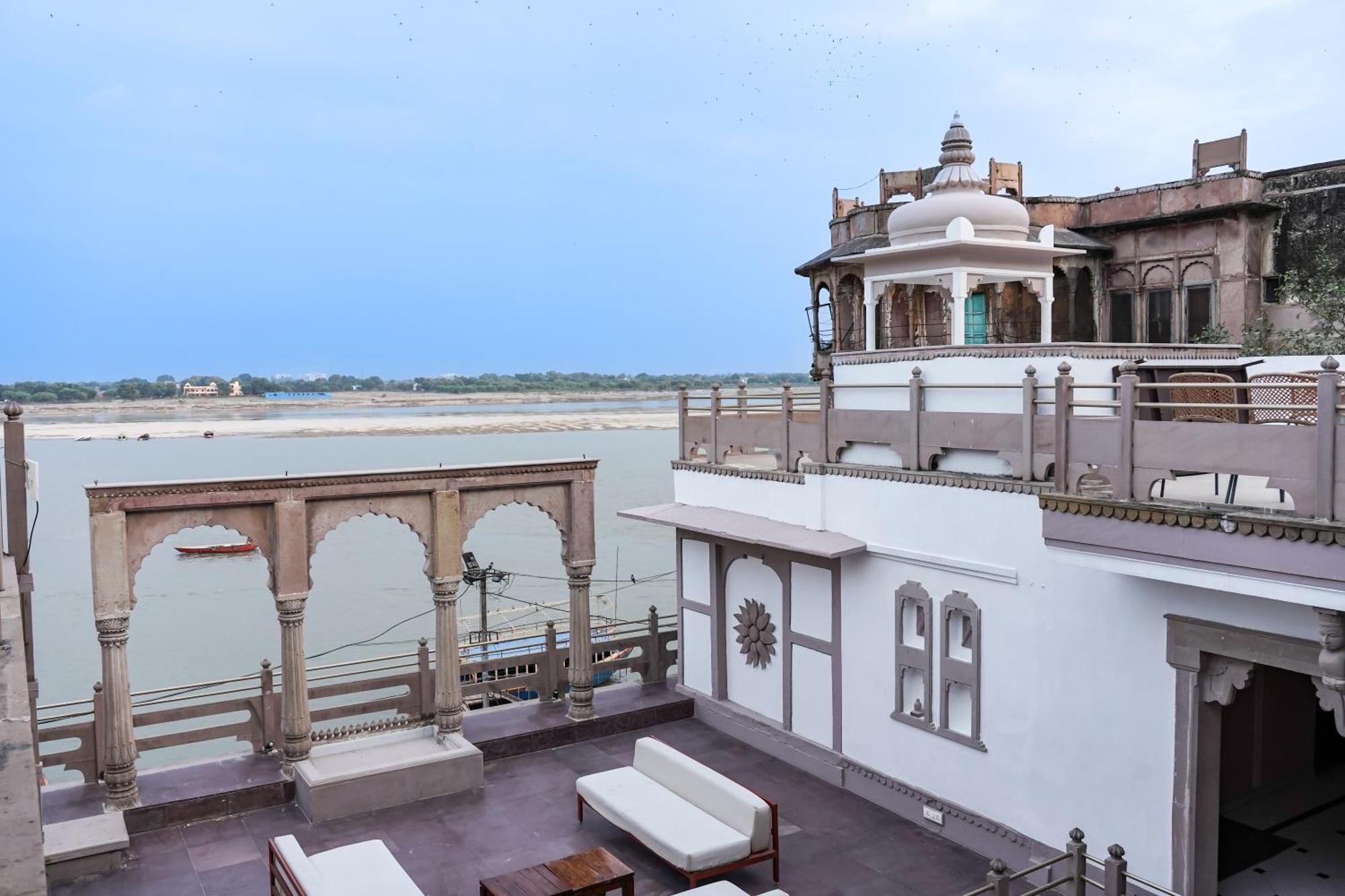 Guleria Kothi At Ganges Hotel Benares Buitenkant foto