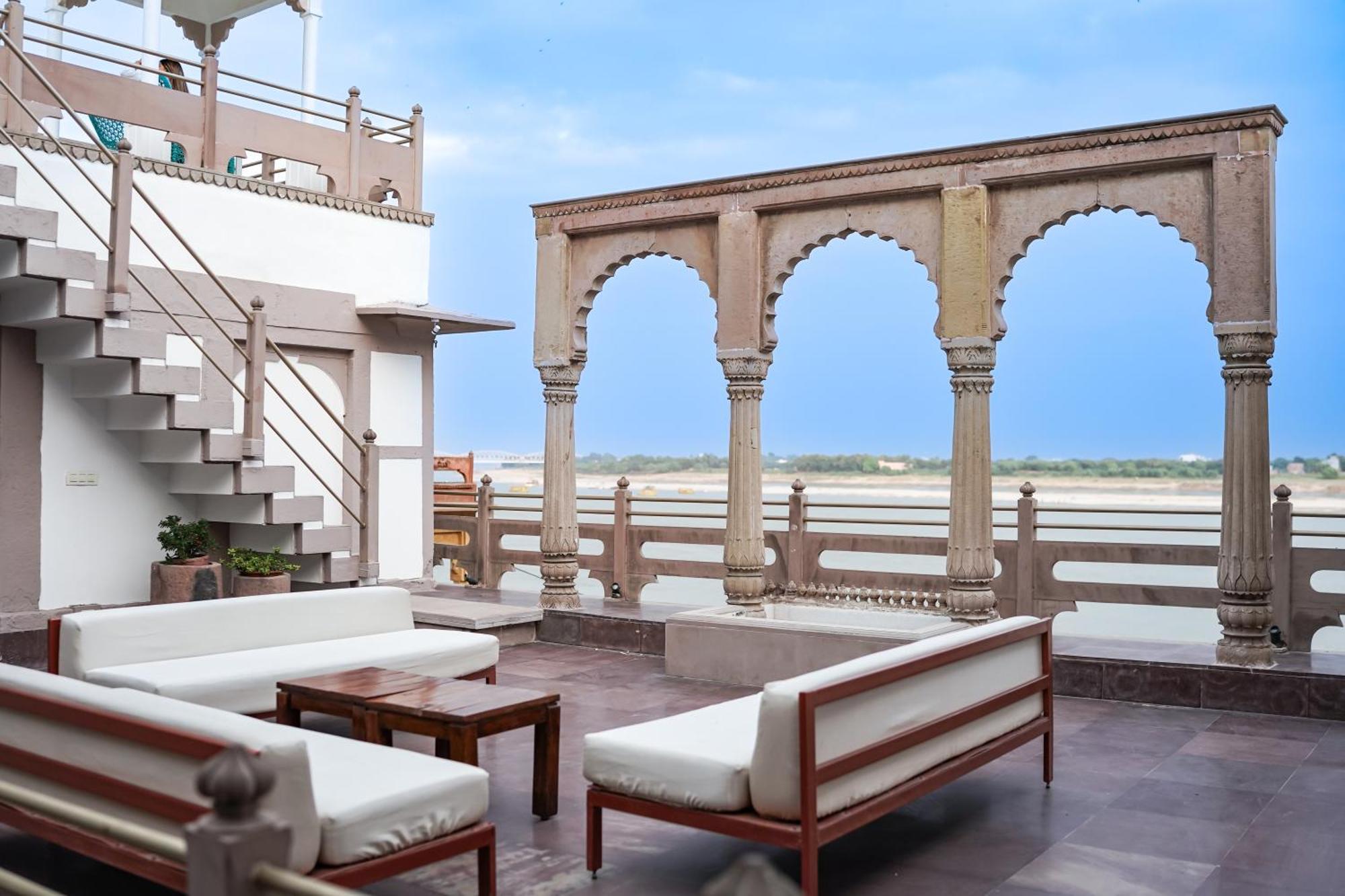 Guleria Kothi At Ganges Hotel Benares Buitenkant foto