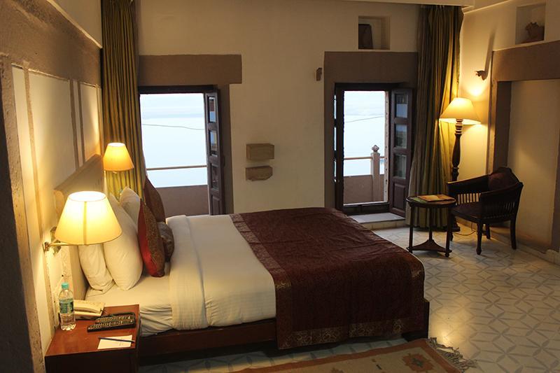 Guleria Kothi At Ganges Hotel Benares Buitenkant foto