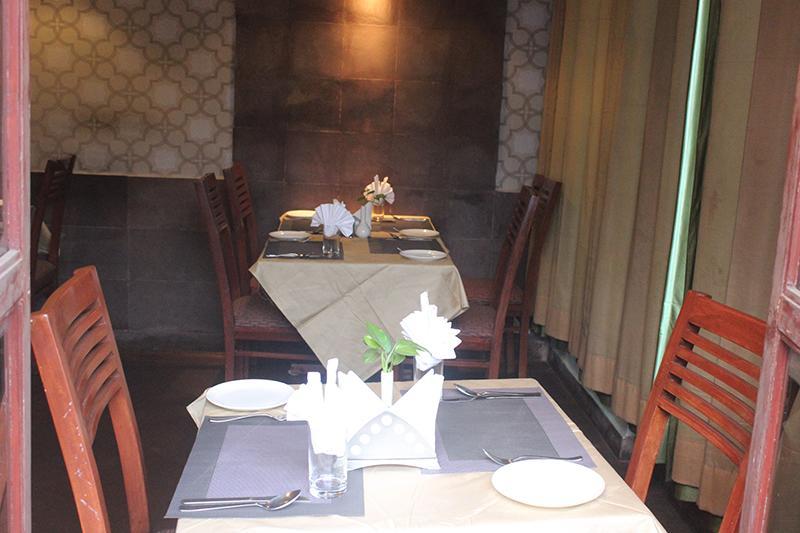 Guleria Kothi At Ganges Hotel Benares Buitenkant foto