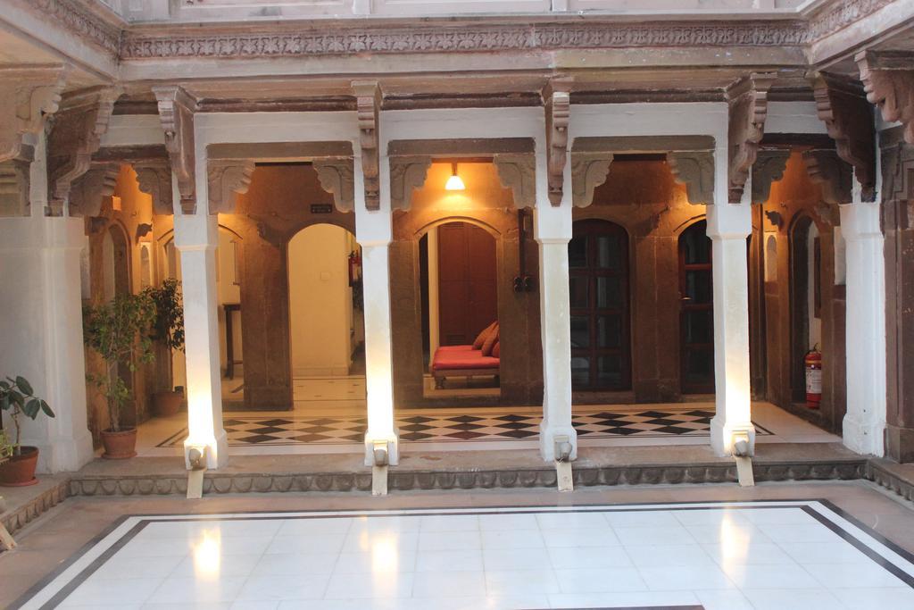 Guleria Kothi At Ganges Hotel Benares Buitenkant foto