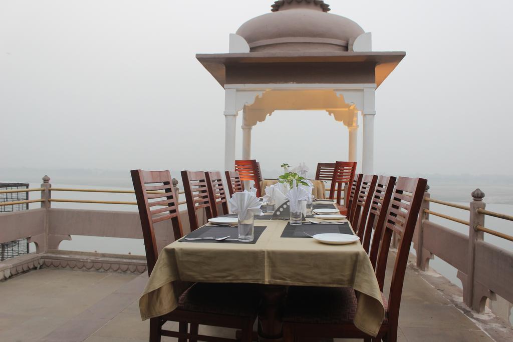 Guleria Kothi At Ganges Hotel Benares Buitenkant foto