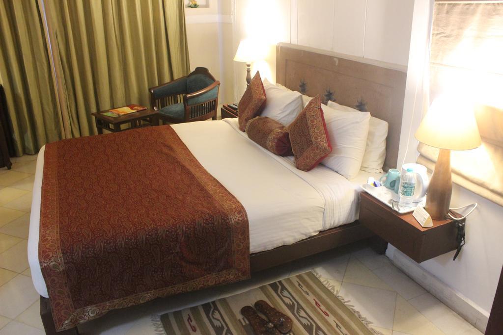 Guleria Kothi At Ganges Hotel Benares Buitenkant foto
