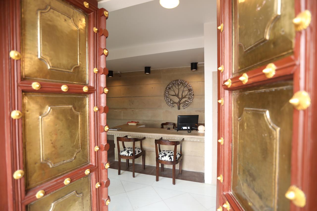 Guleria Kothi At Ganges Hotel Benares Buitenkant foto